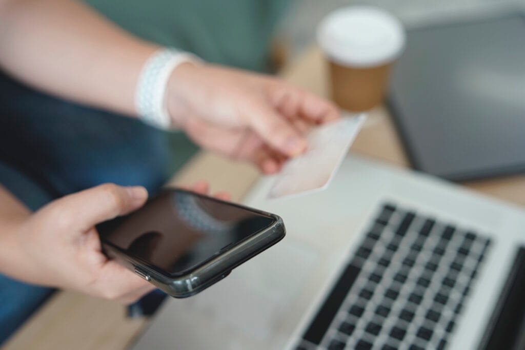 Comment optimiser les coûts d'un contrat monétique commerçant