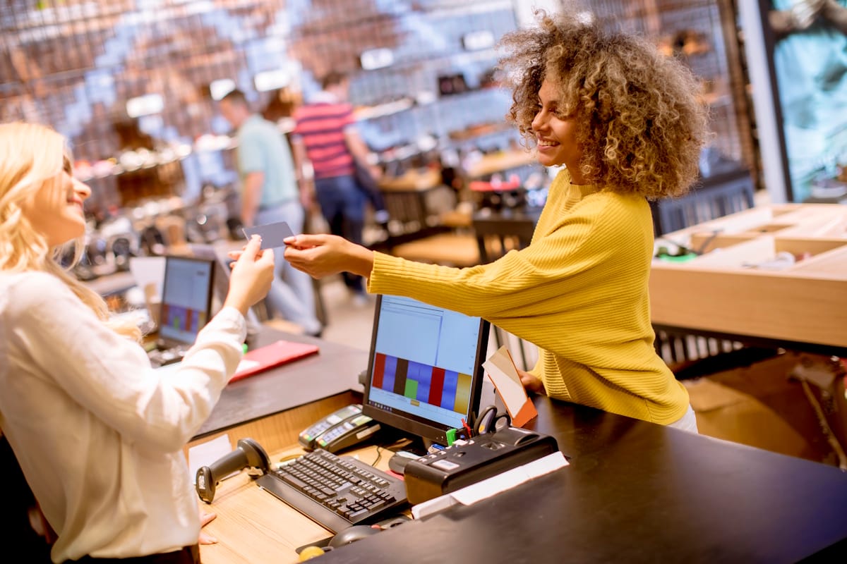 Caisses tactiles et multi‑postes : organiser les points d’encaissement
